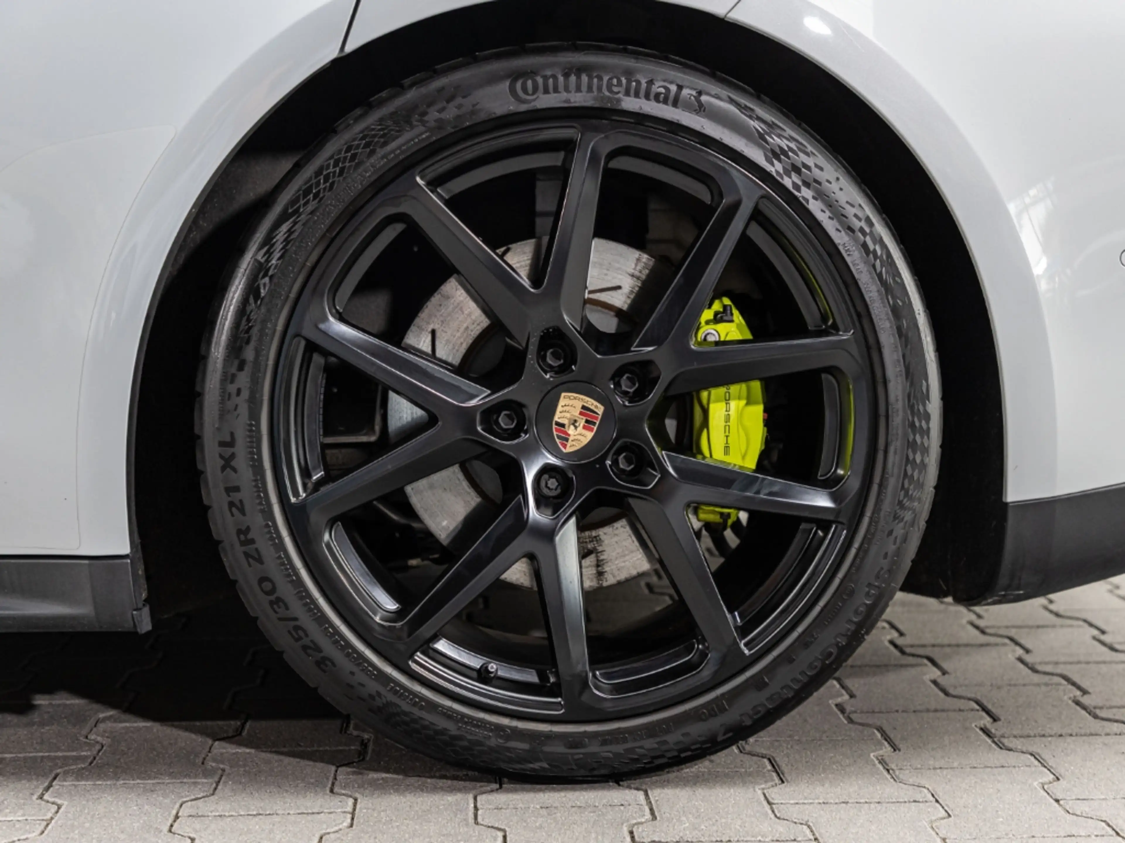 Porsche Panamera 4 E-Hybrid — photo 7