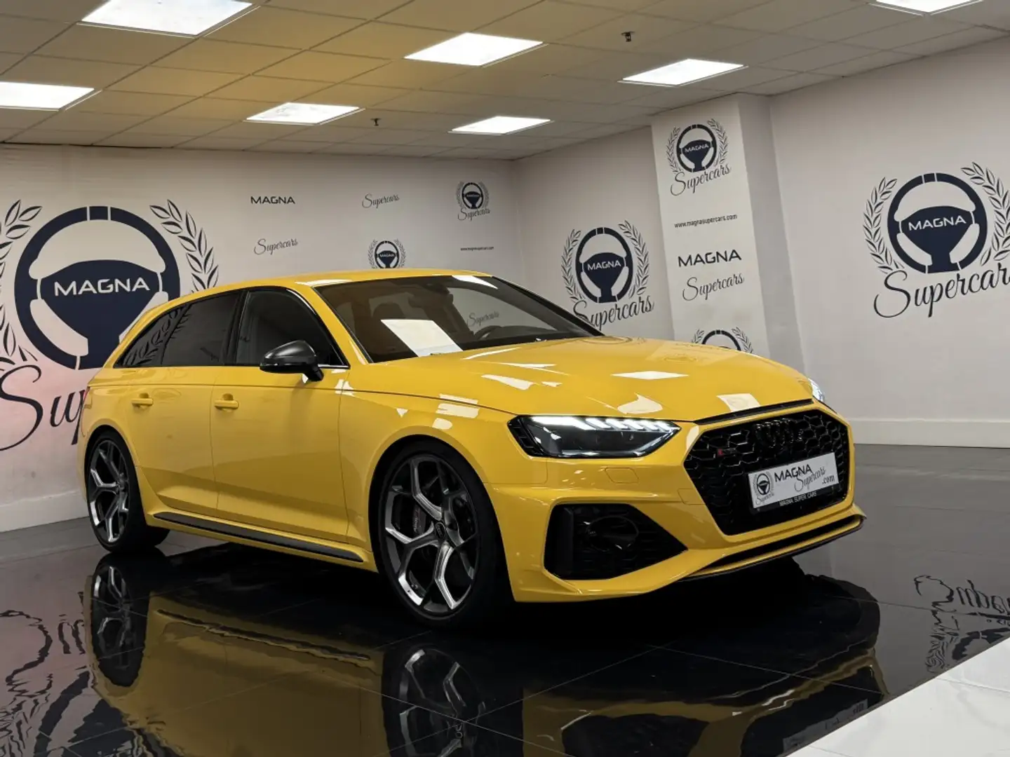 Audi RS4 Avant TFSI 25 Years Edition Jaune - 1