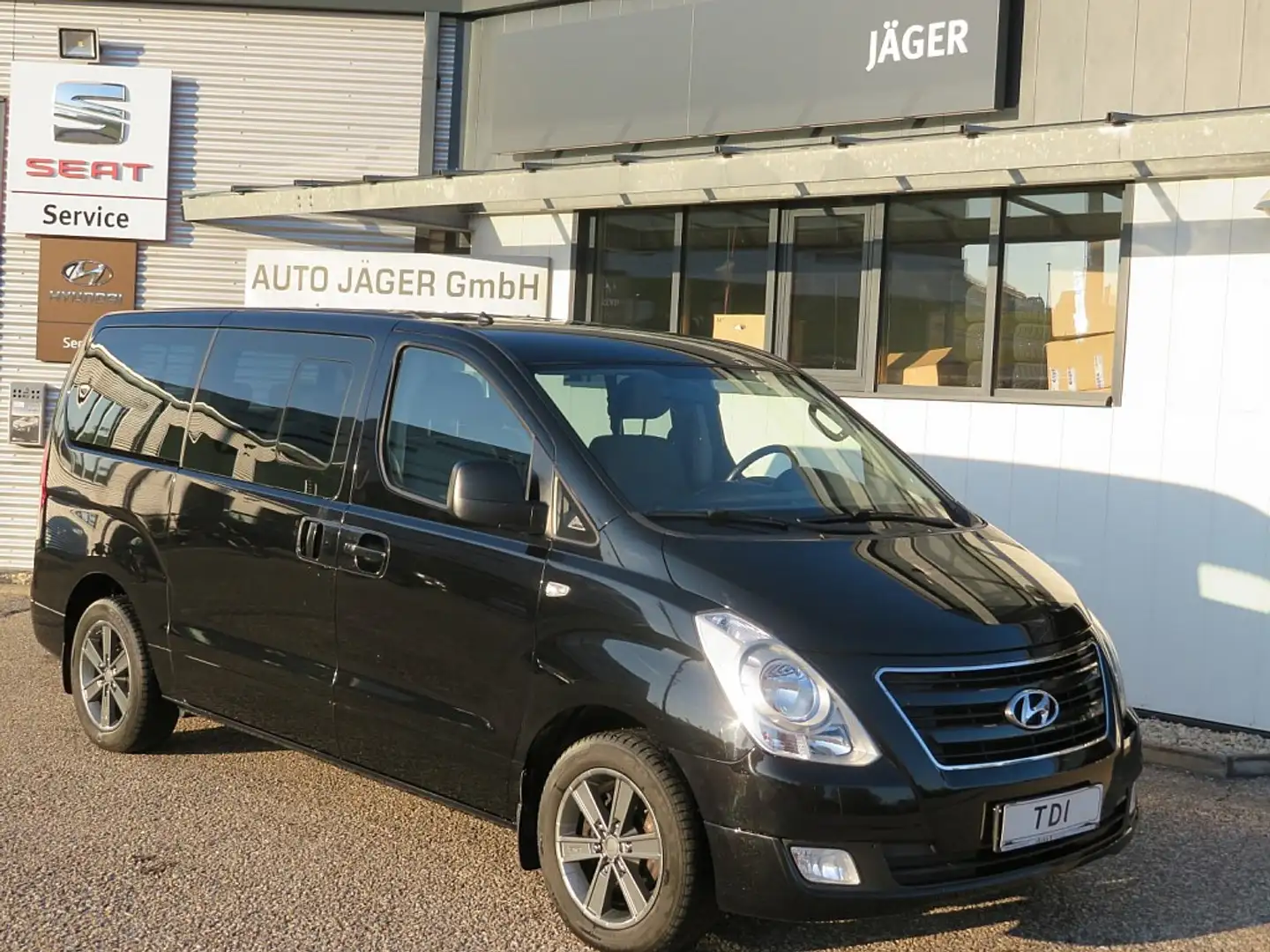 Hyundai H-1 H-1 Starex 2,5 Diesel 8-Sitzer Černá - 1