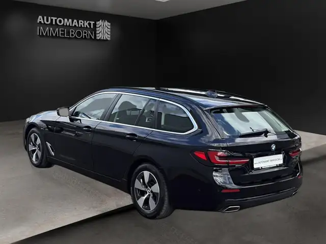 BMW 5 Series view 6
