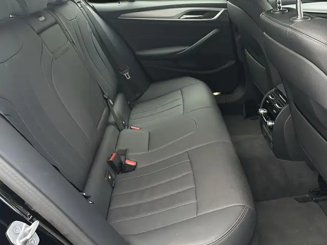 BMW 5 Series view 20