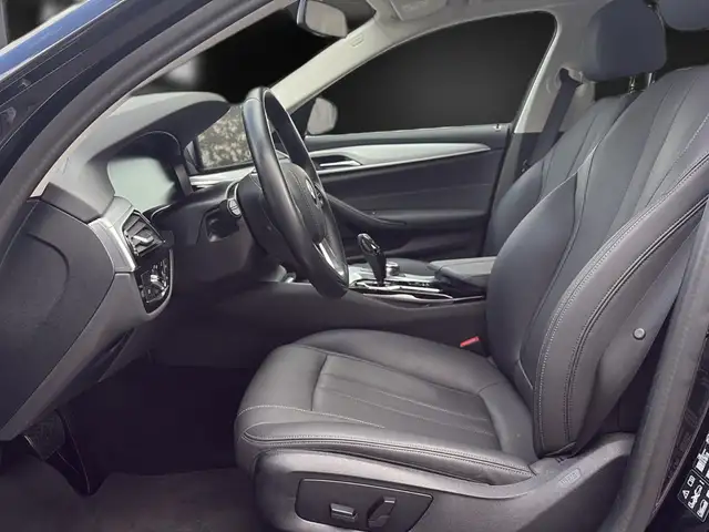 BMW 5 Series view 14
