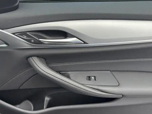 BMW 5 Series view 30