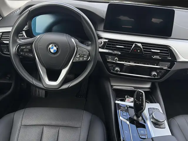 BMW 5 Series view 15