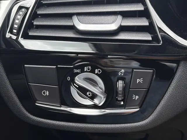 BMW 5 Series view 28