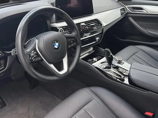 BMW 5 Series view 18