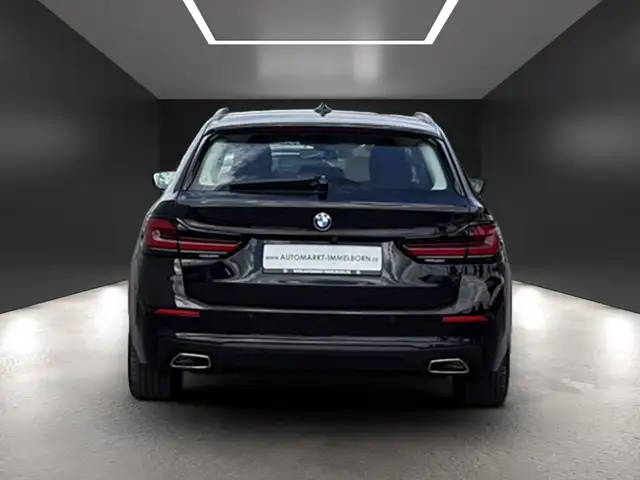 BMW 5 Series view 11