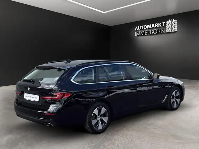 BMW 5 Series view 8