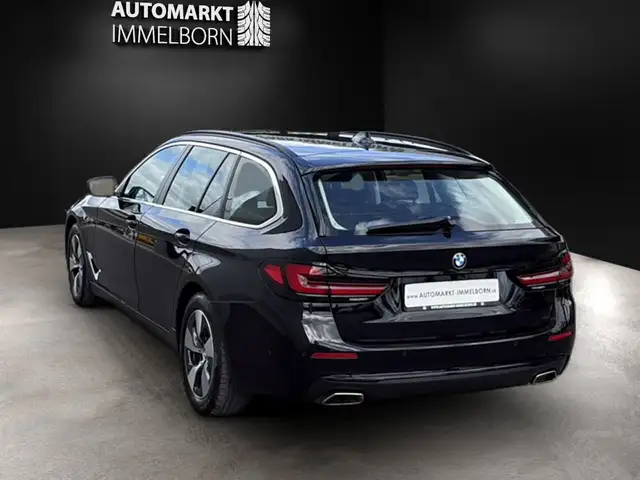 BMW 5 Series view 5