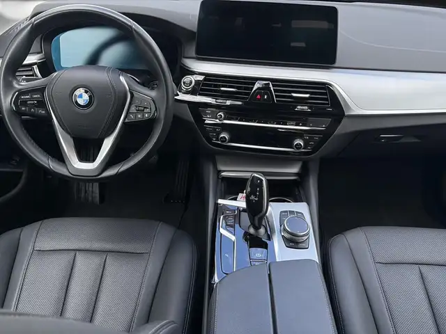BMW 5 Series view 16