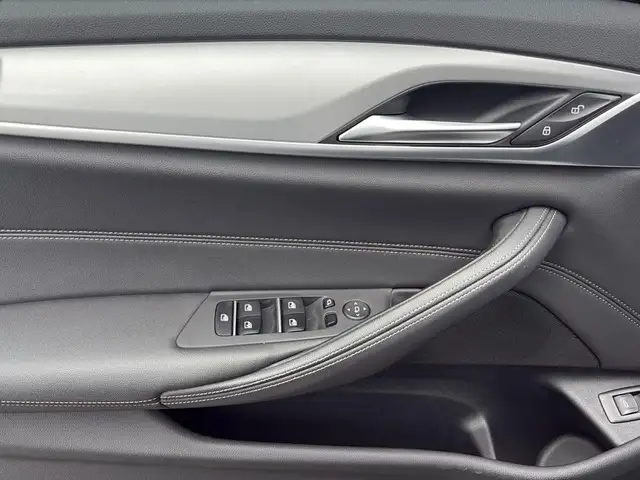 BMW 5 Series view 29