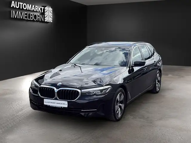 BMW 5 Series view 3