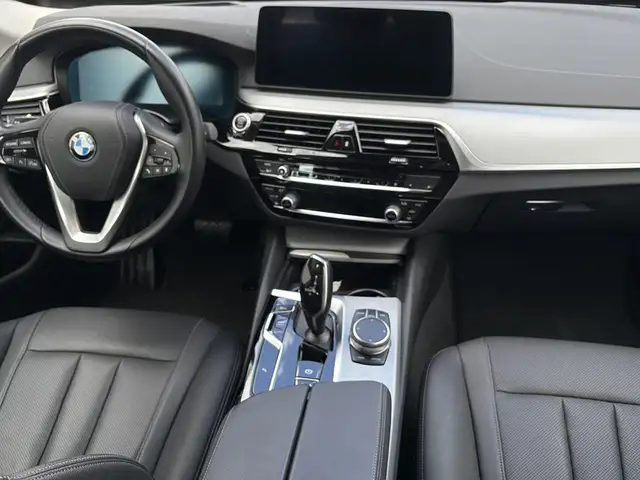 BMW 5 Series view 17
