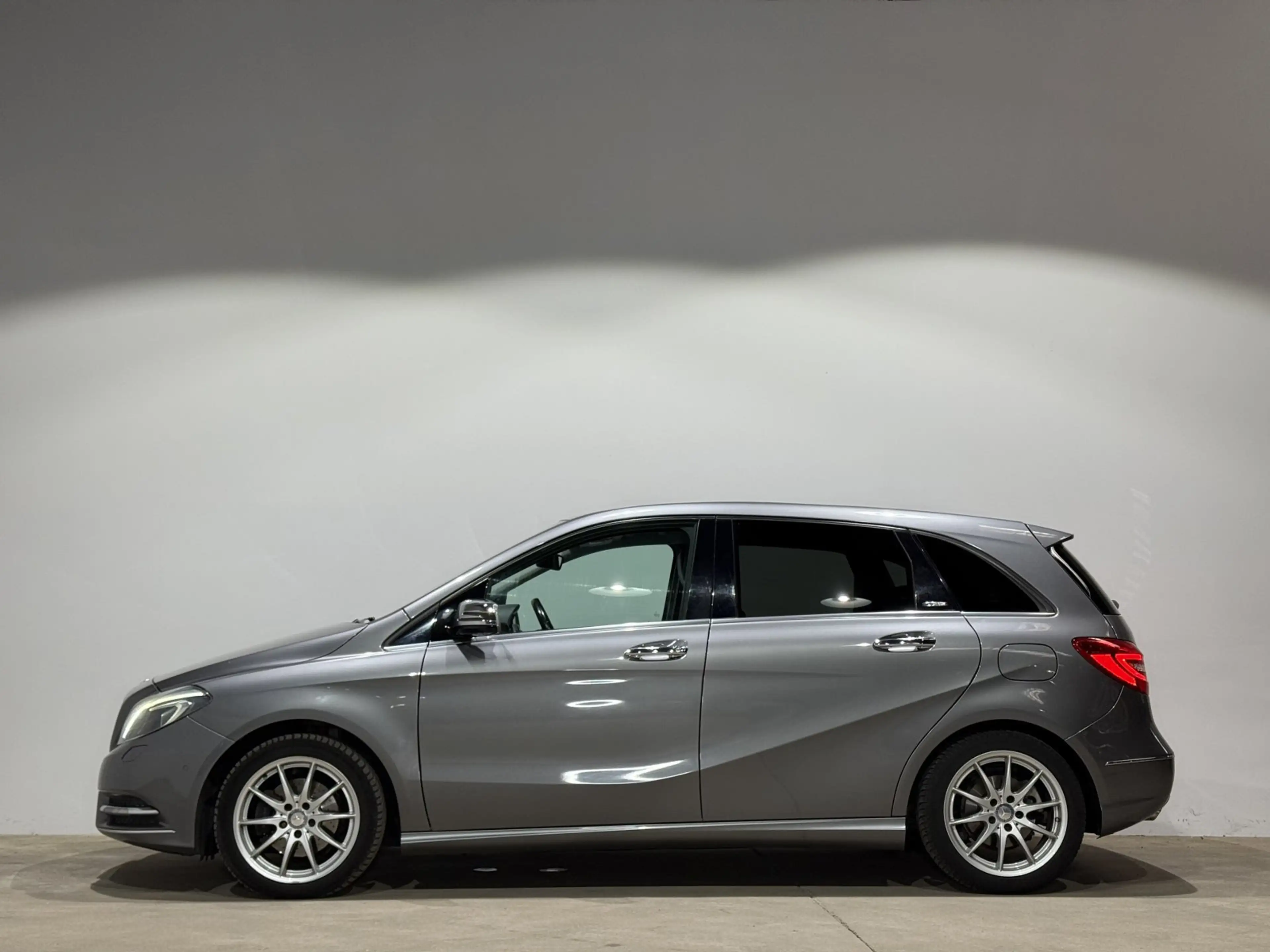 Mercedes-Benz B 200 CDI 7G Navi RFK H&K TEMP — photo 9