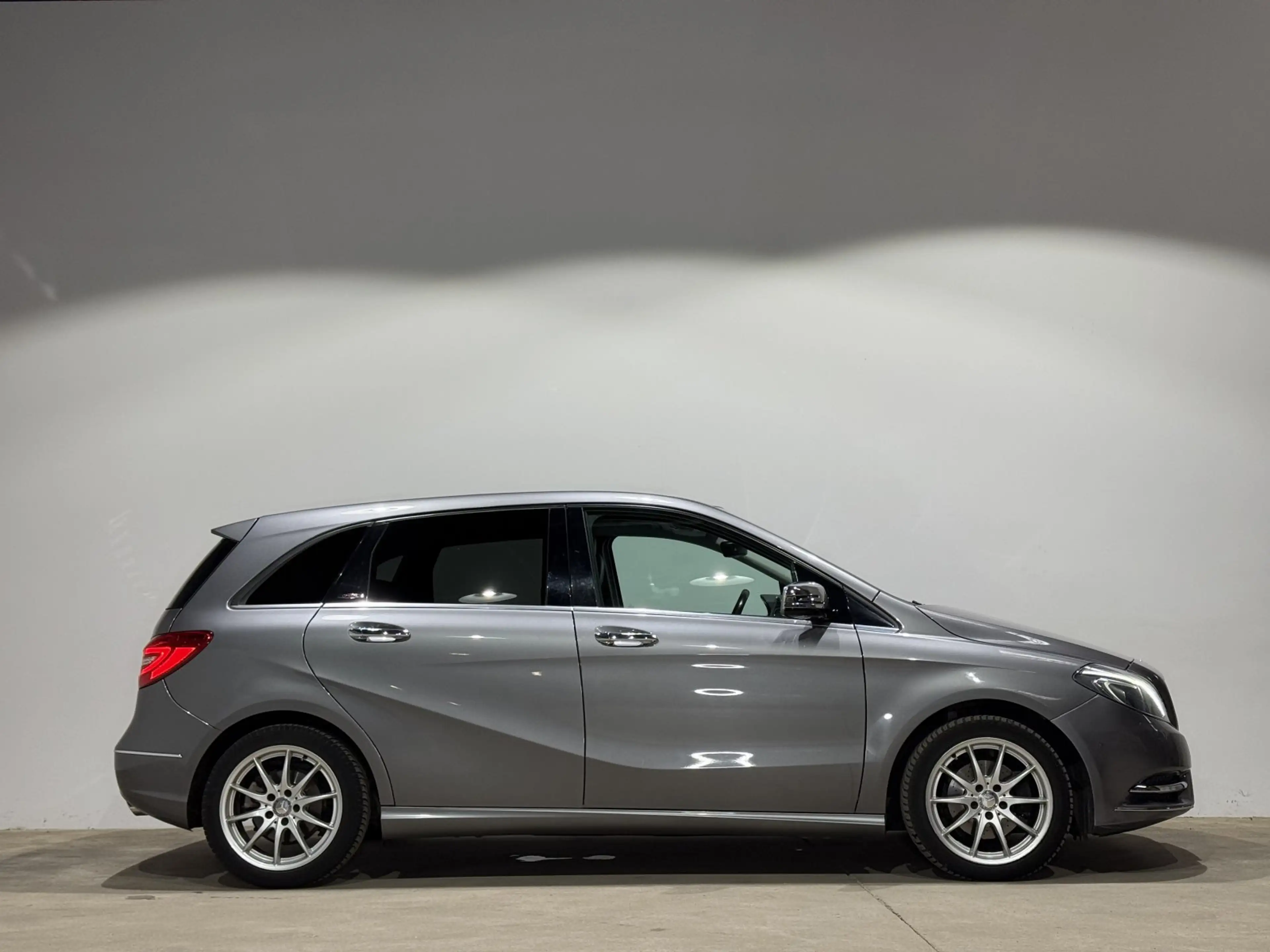 Mercedes-Benz B 200 CDI 7G Navi RFK H&K TEMP — photo 8