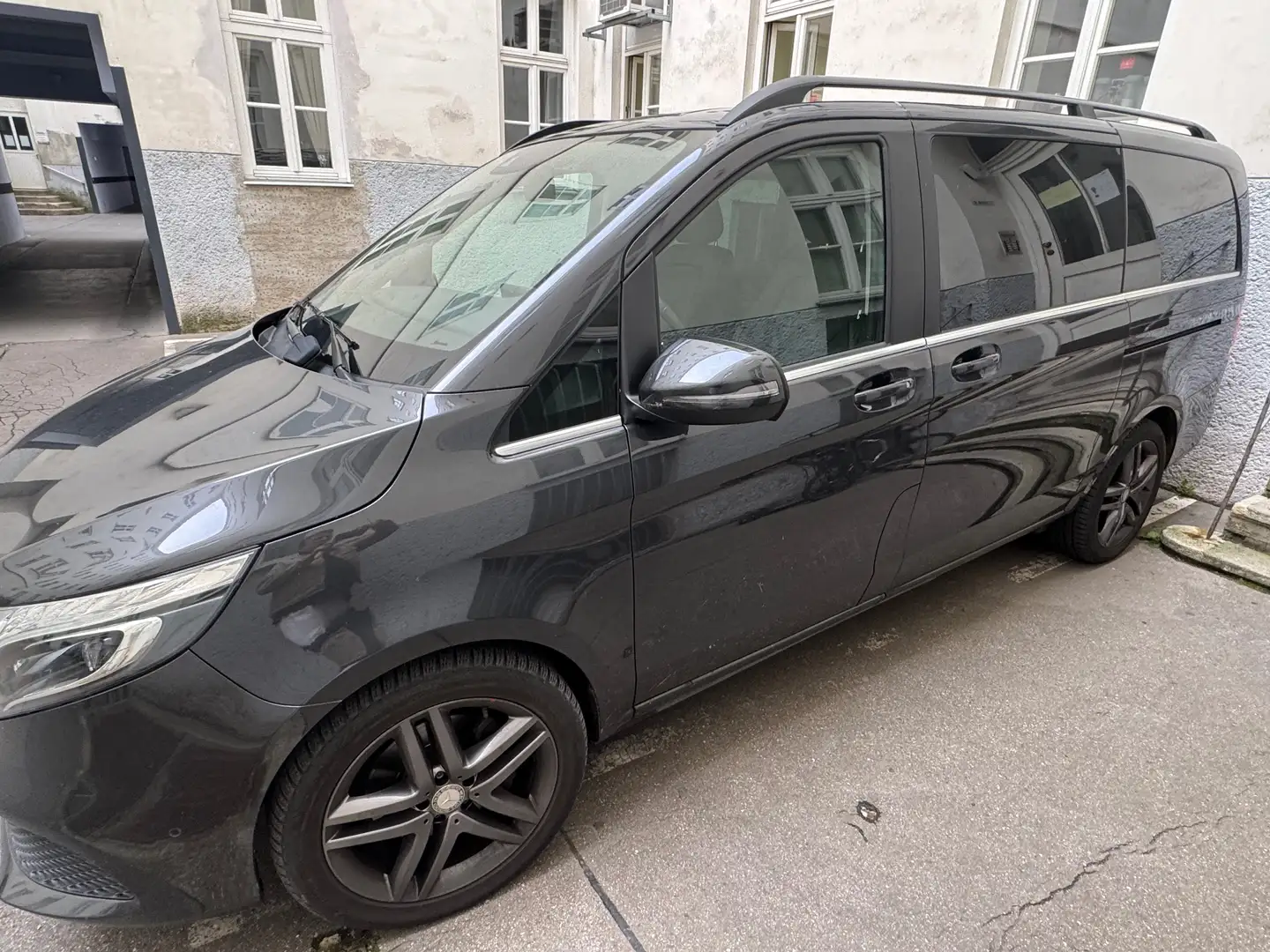 Mercedes-Benz V 250 V 250 d Kombi 4MATIC lang  Avantgarde Schwarz - 2