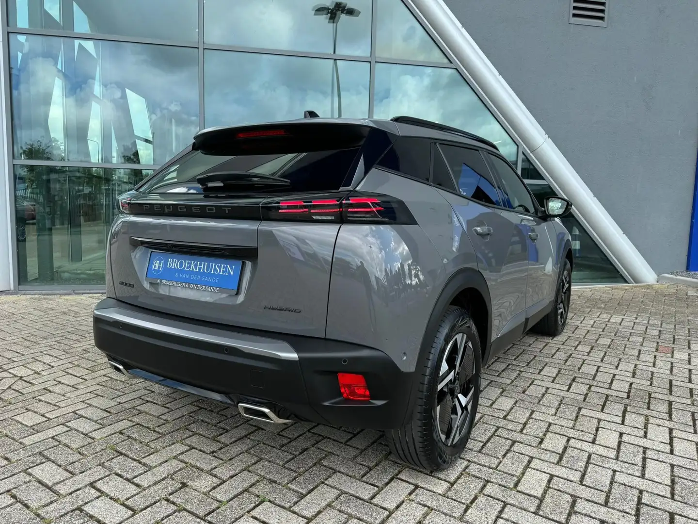 Peugeot 2008 1.2 Hybrid 136pk Allure Automaat / 360 Camera / Vi Gris - 2