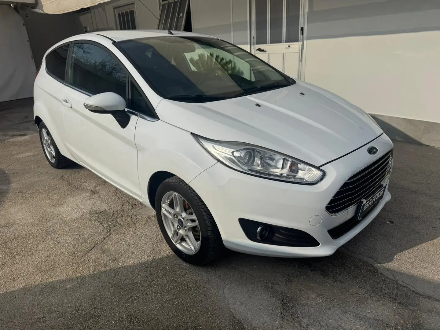 Ford Fiesta Fiesta VI 2013 3p 1.5 tdci Titanium 75cv Weiß - 1