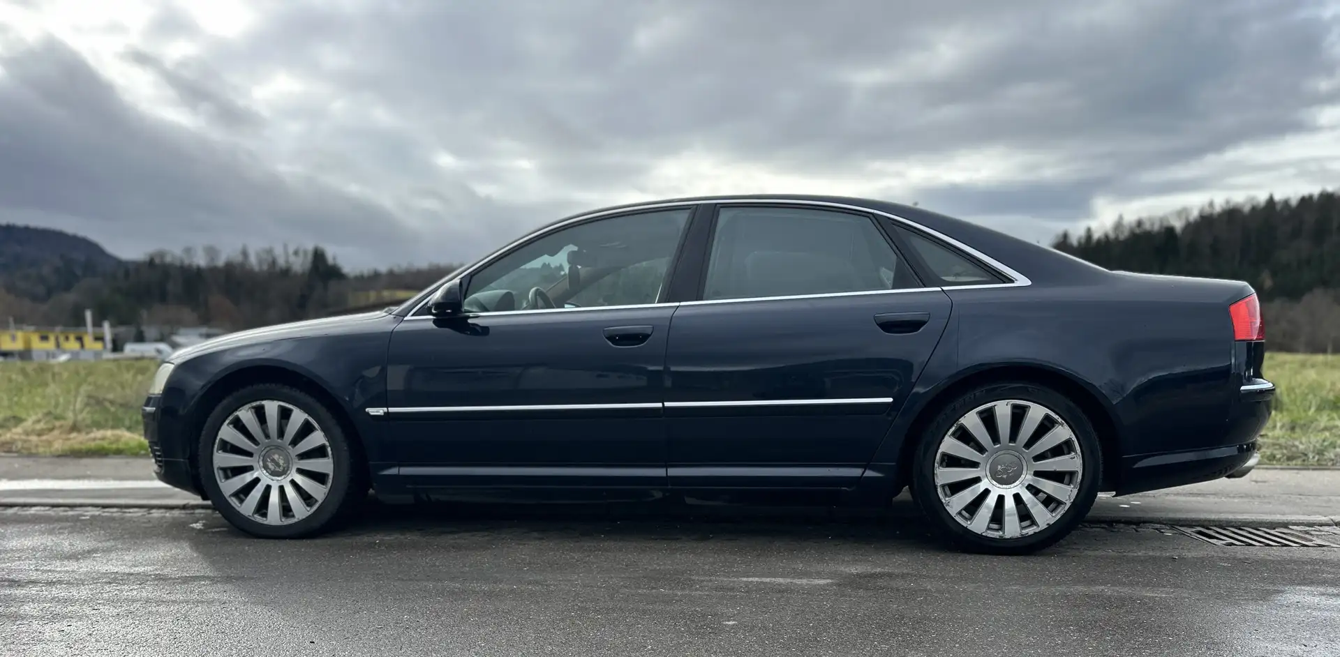 Audi A8 4.2 TDI quattro Blau - 2