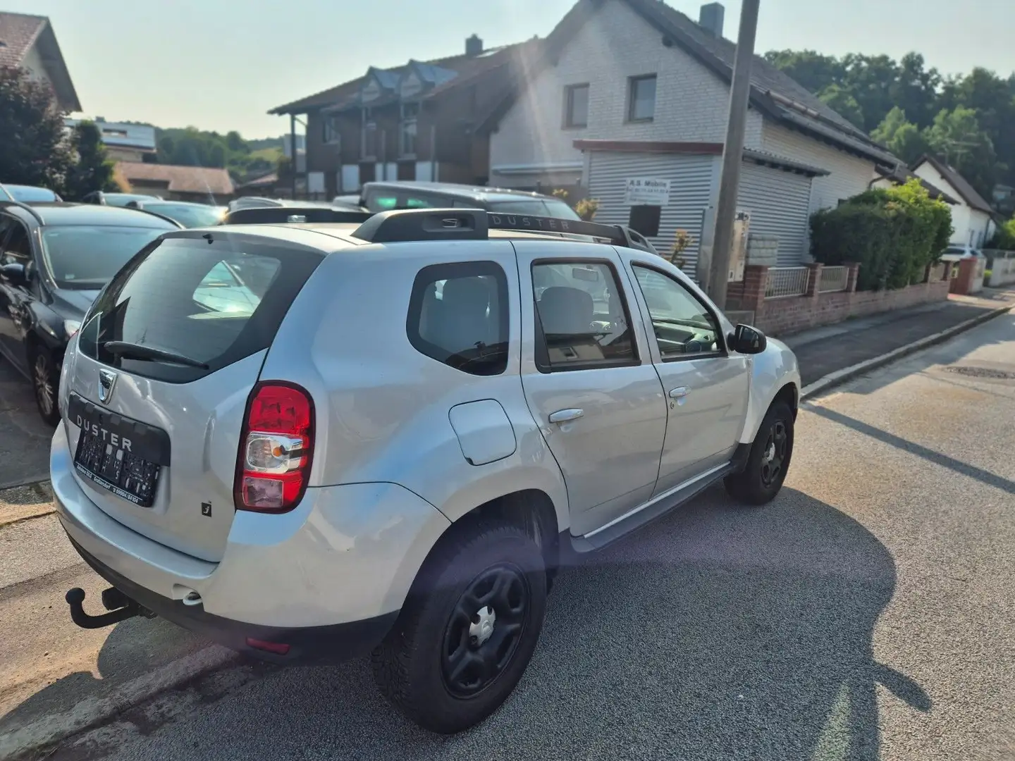 Dacia Duster dCi 110 4x2 -NAVI-SHZ-KAMERA-AHK-EURO6 Grau - 2