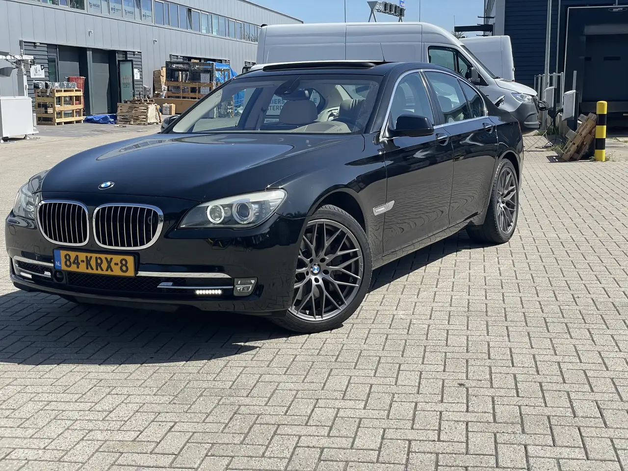 BMW 750