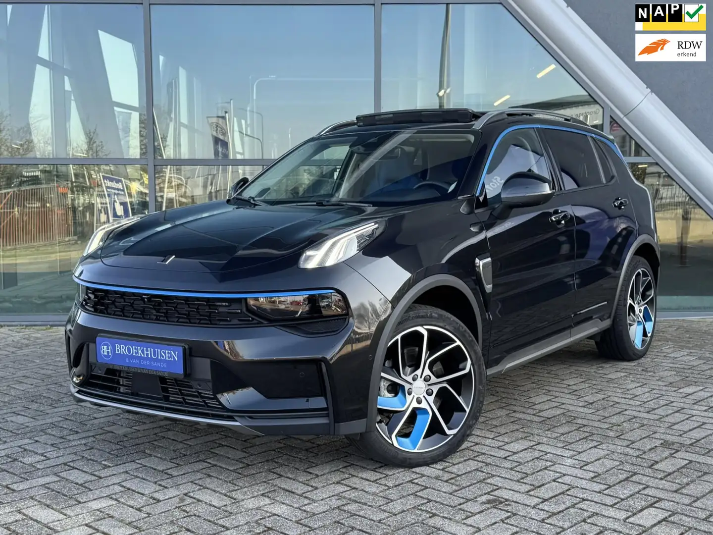 Lynk & Co 01 1.5 Plug-in hybrid 261pk Panoramadak / 360 Camera Zwart - 1