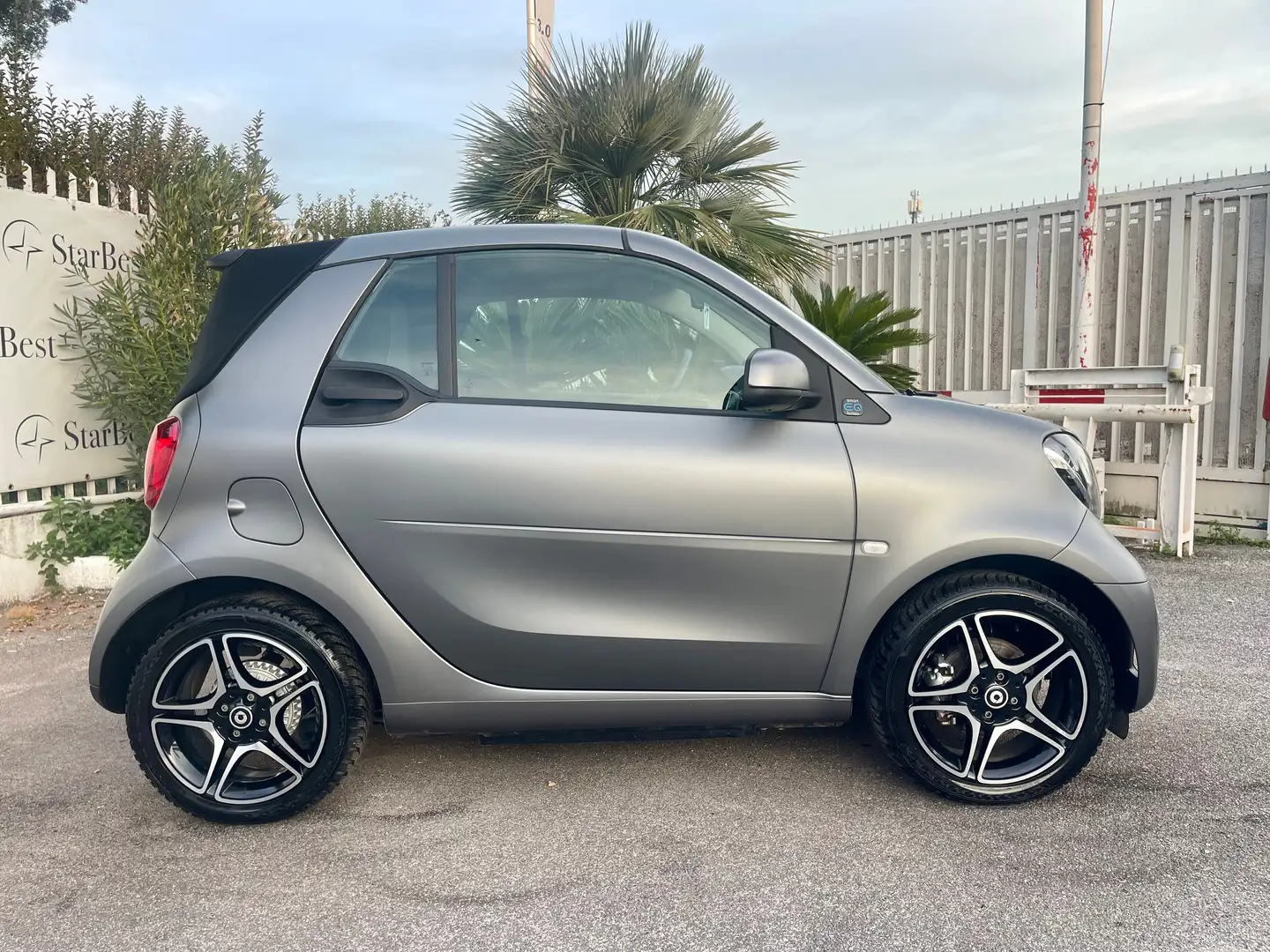 smart forTwo Fortwo Cabrio eq Pulse 22 kW Gris - 1