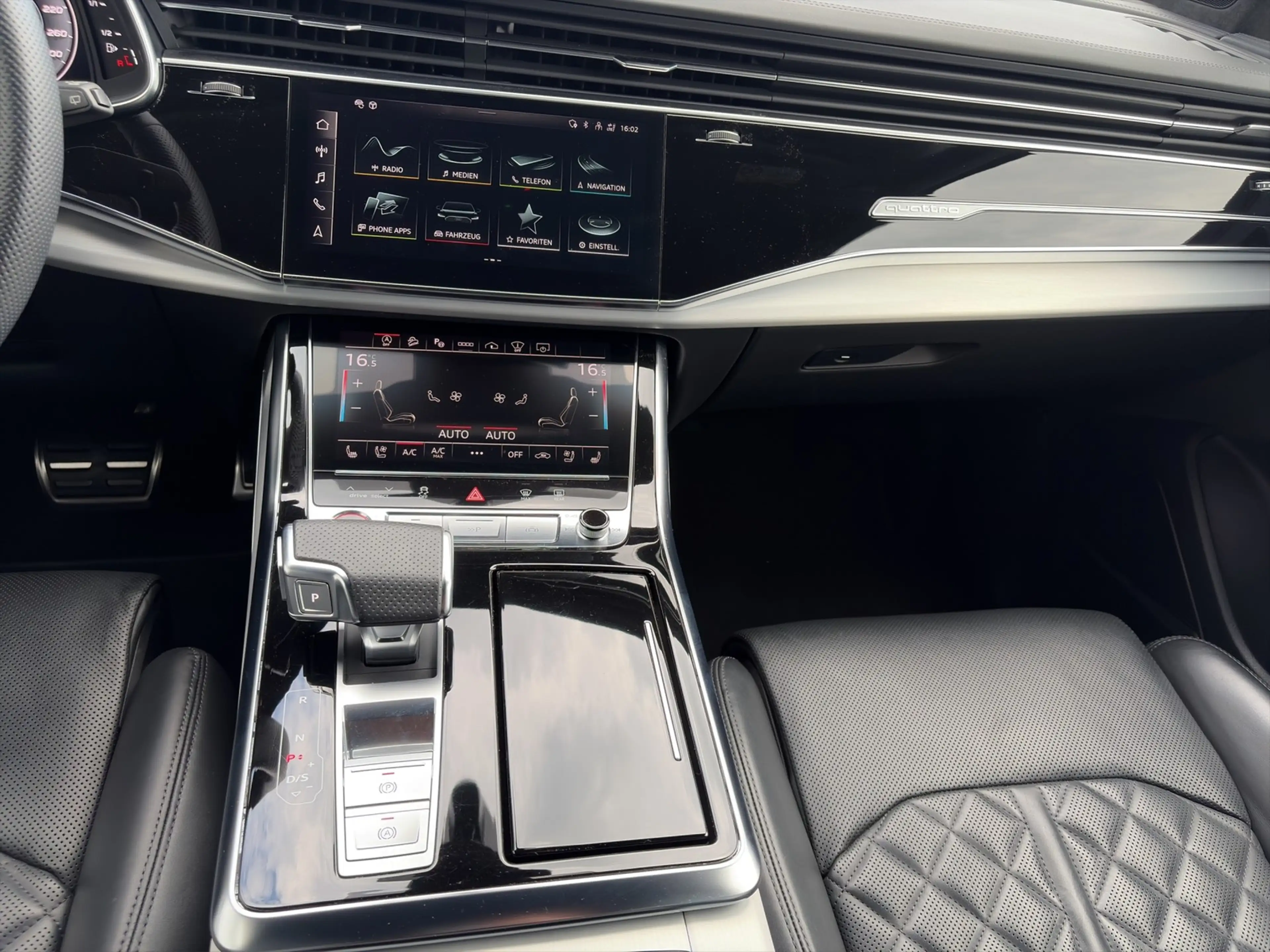 Audi SQ7 4.0 TFSI q. AHK+Pano+Keramik+Laser+Kamera — photo 11