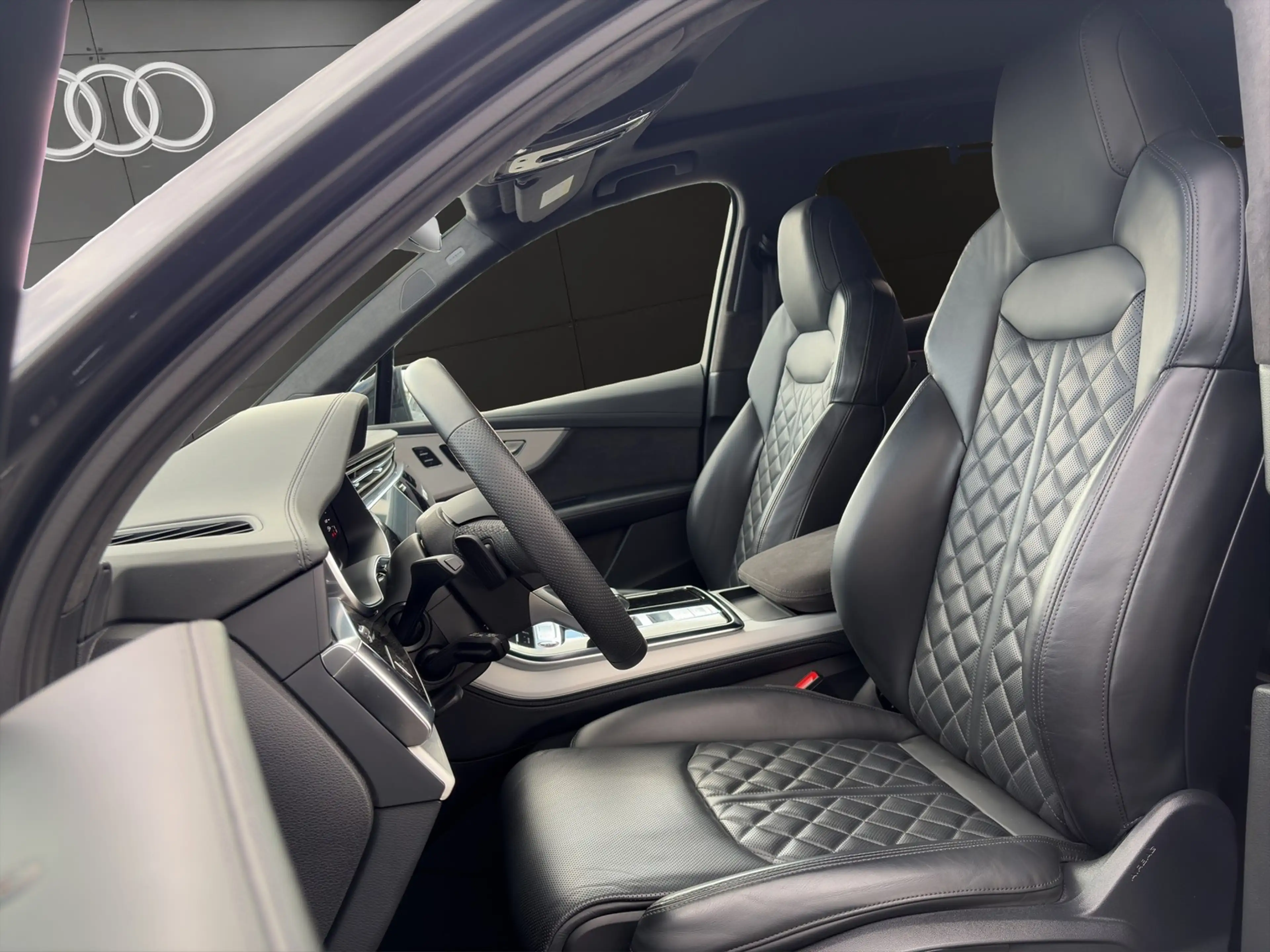 Audi SQ7 4.0 TFSI q. AHK+Pano+Keramik+Laser+Kamera — photo 7