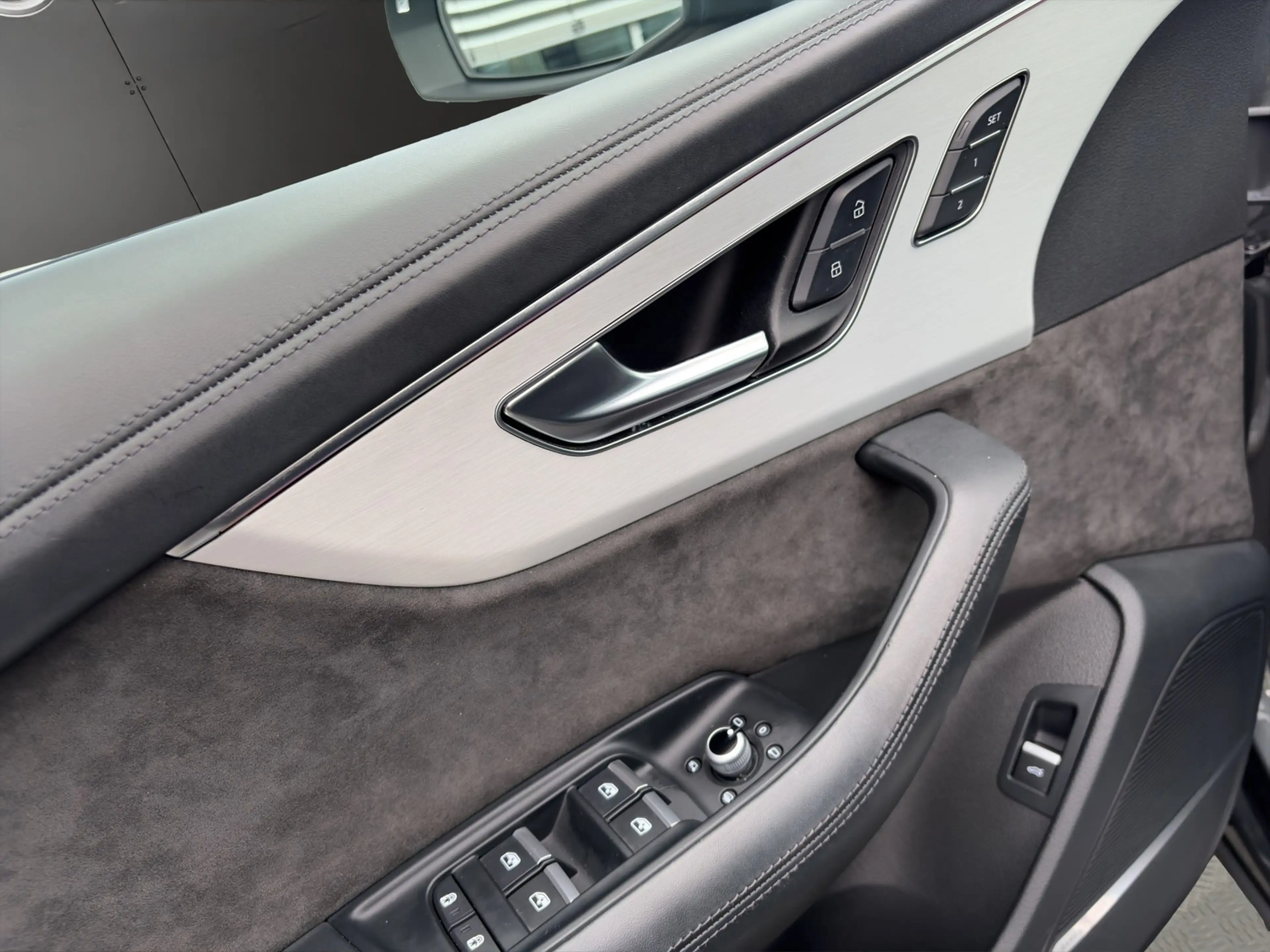 Audi SQ7 4.0 TFSI q. AHK+Pano+Keramik+Laser+Kamera — photo 12