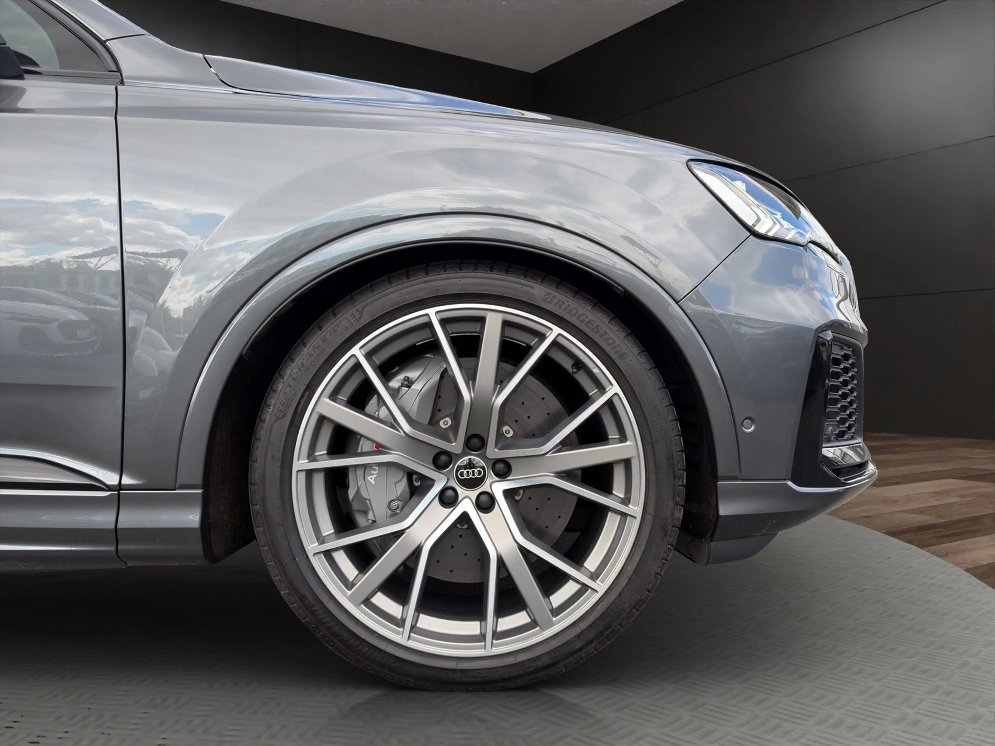 Audi SQ7 4.0 TFSI q. AHK+Pano+Keramik+Laser+Kamera — photo 6