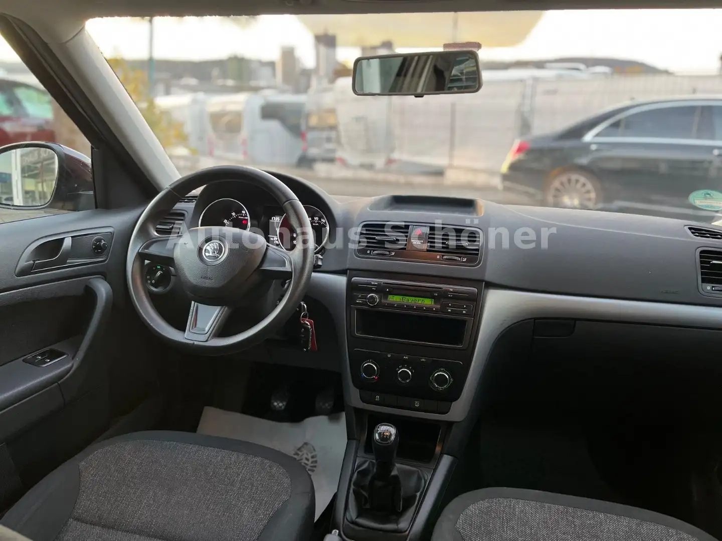 Skoda Yeti Active**AHK*1. HAND!** Rot - 2