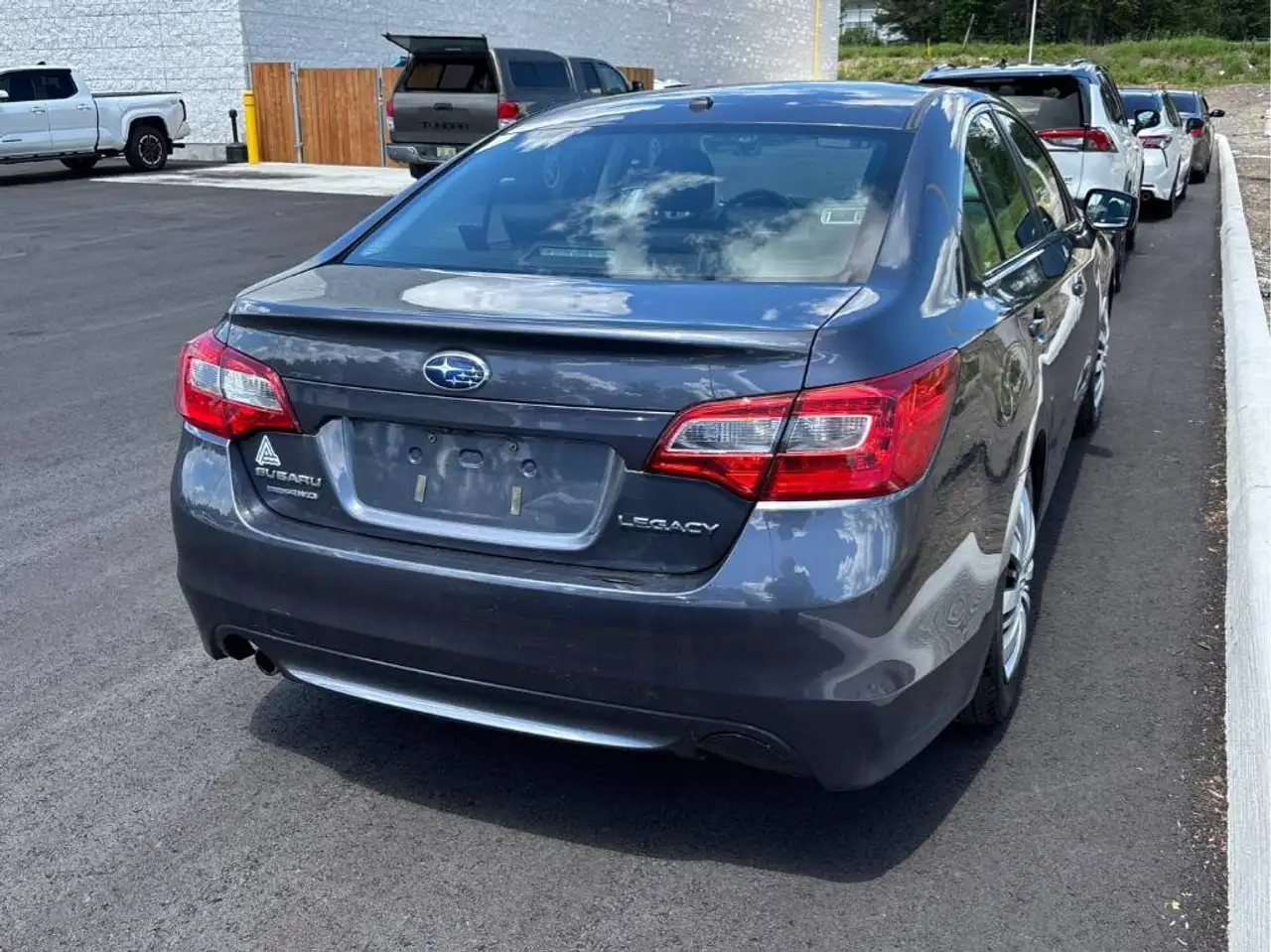 Subaru Legacy снимка Subaru Legacy