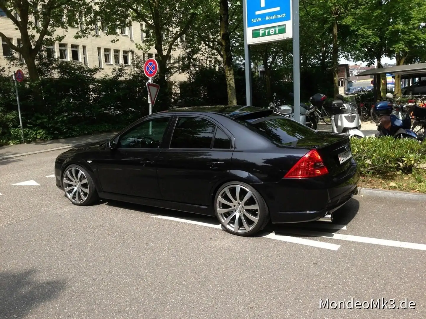 Ford Mondeo ST220 3.0L V6 B4Y Schwarz - 1