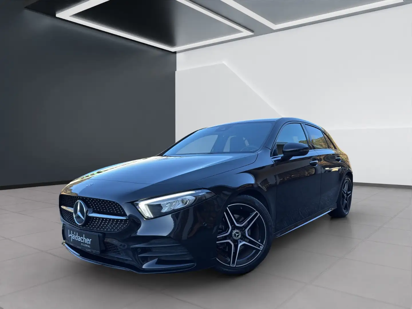 Mercedes-Benz A 180 Kompaktlimousine AMG Line AMG Night MBUX Schwarz - 2