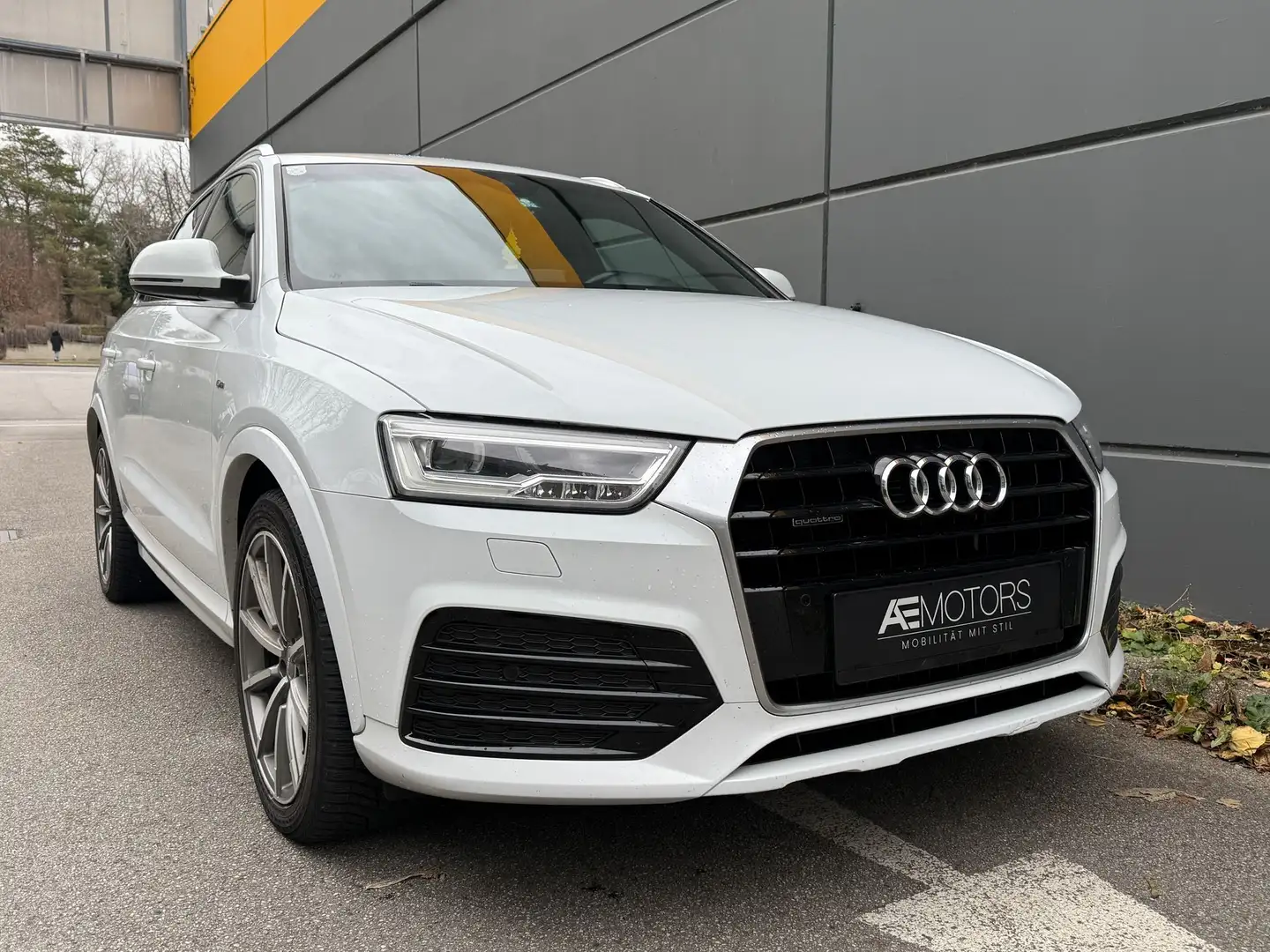 Audi Q3 2.0 TDI*S-LINE*NAVI*KEYLESS*SITZHZG*TEMPOMAT*XENO Weiß - 1