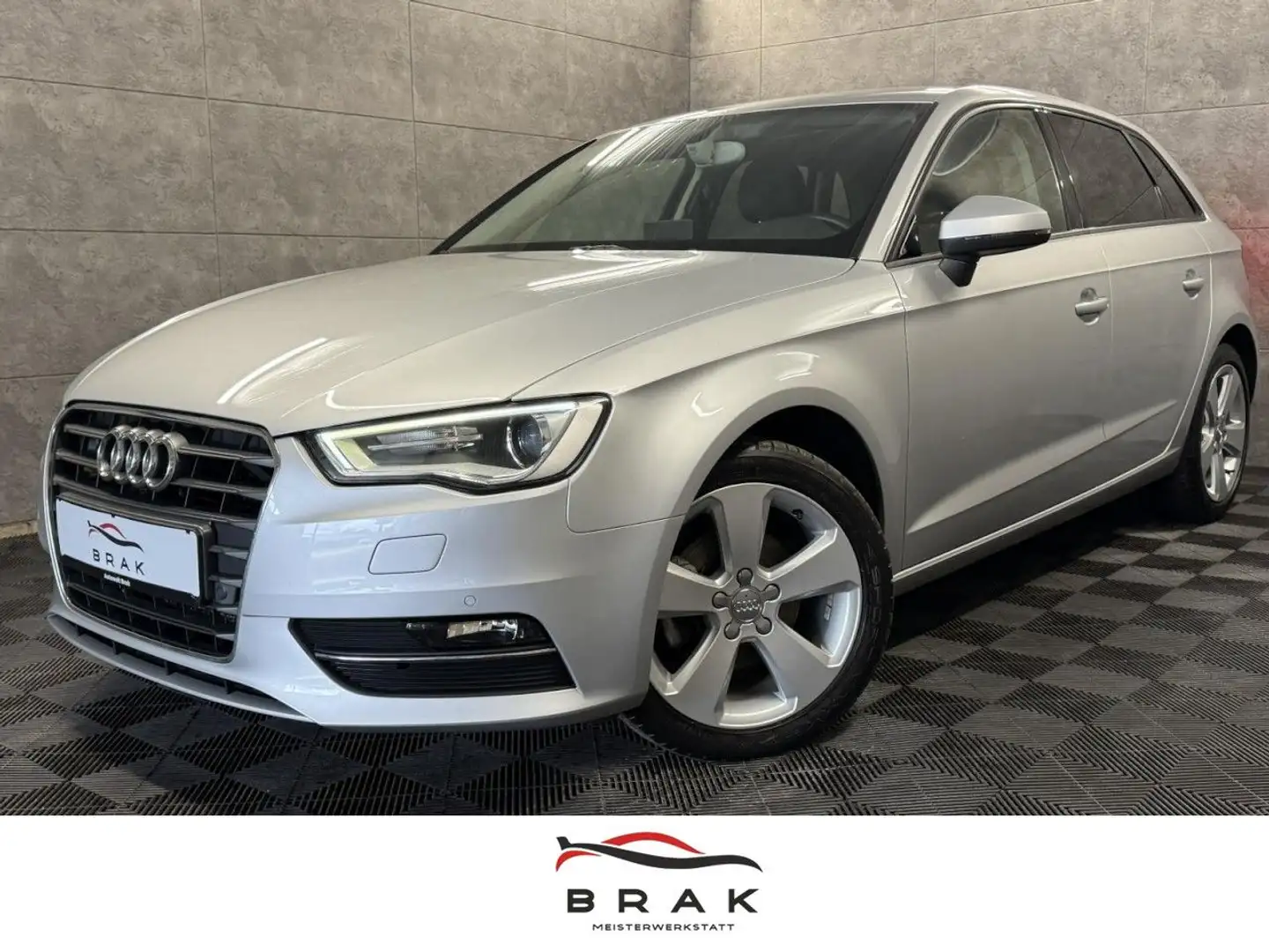 Audi A3 2.0 TDI Sportback Xenon*1 Hand*Tempo*Navi*SHZ Silber - 1