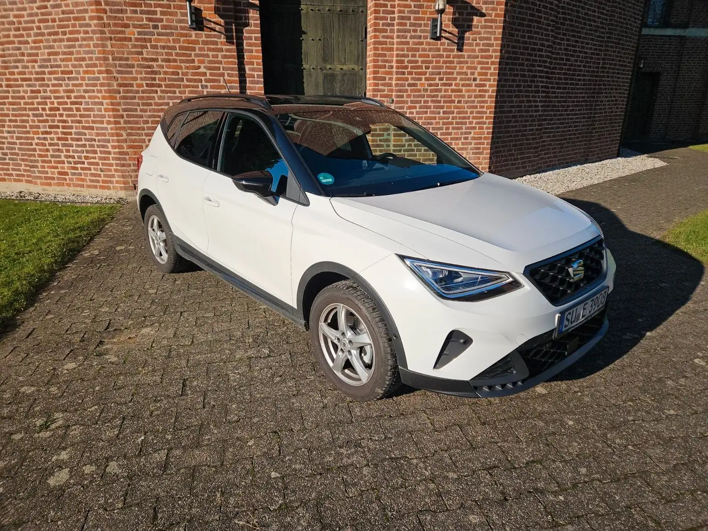 SEAT Arona FR Black Edition 1,0 TSI DSG Weiß - 1
