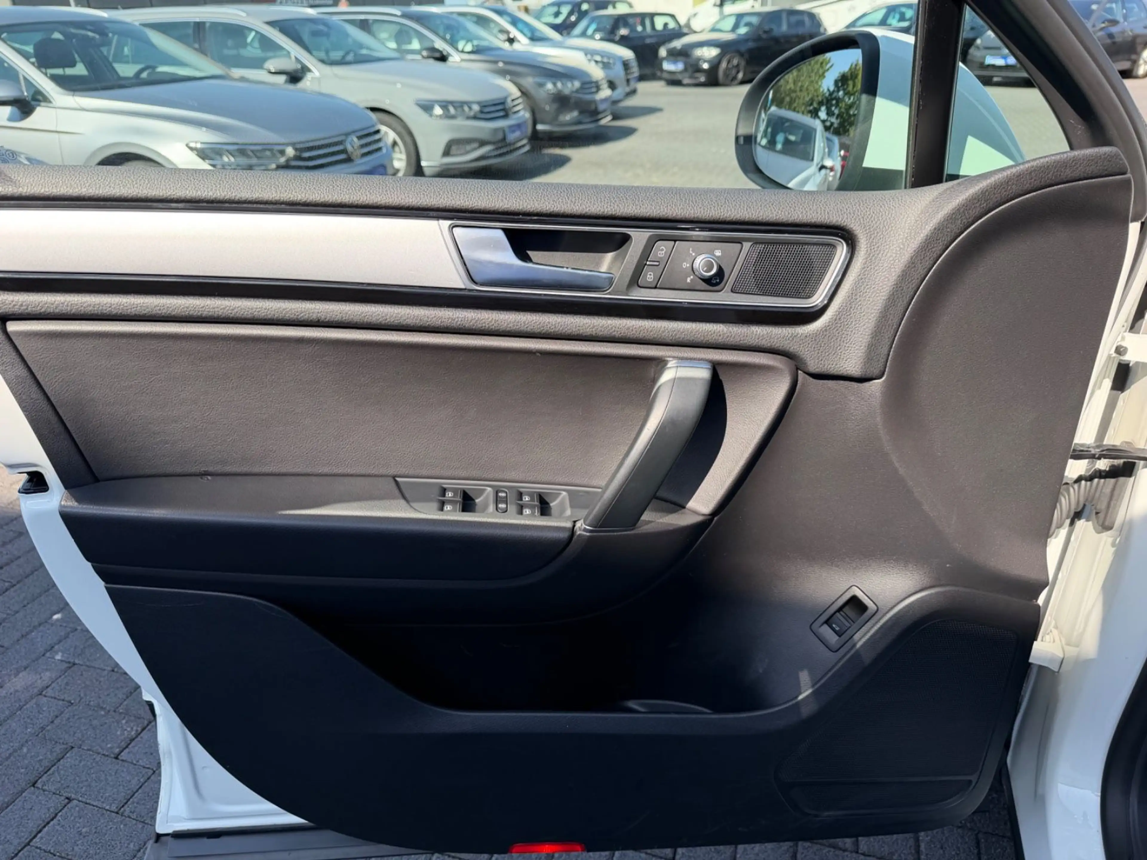 Volkswagen Touareg V6 TDI 4Motion *2.Hand *AHK *Luft *Leder — photo 11
