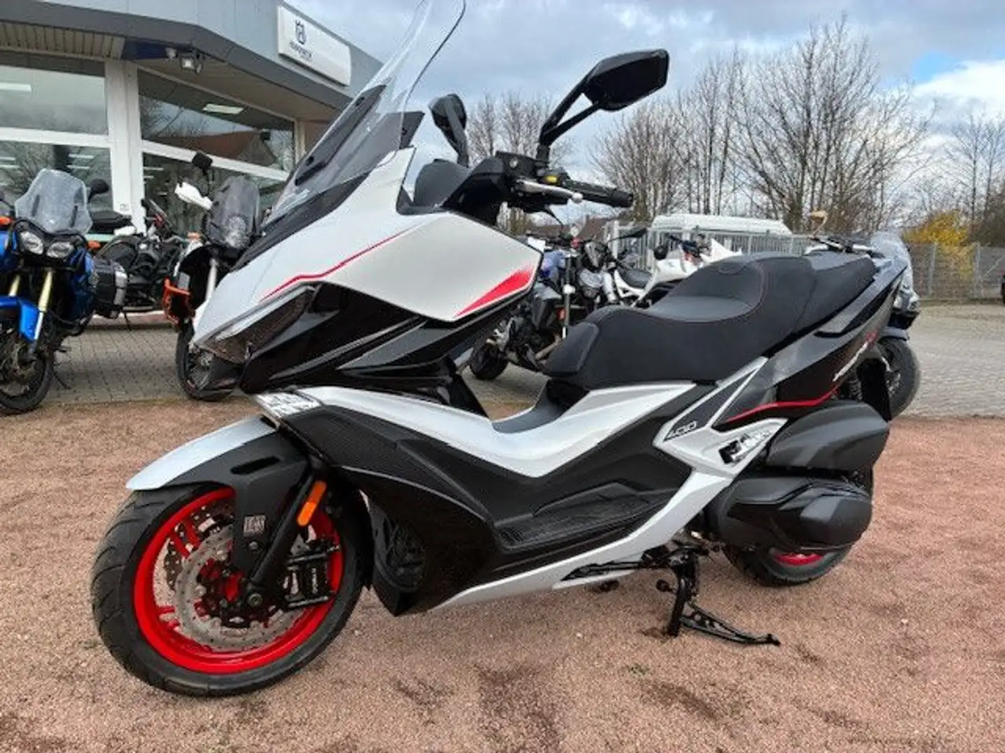 Kymco Xciting 400i VS Blanco - 2