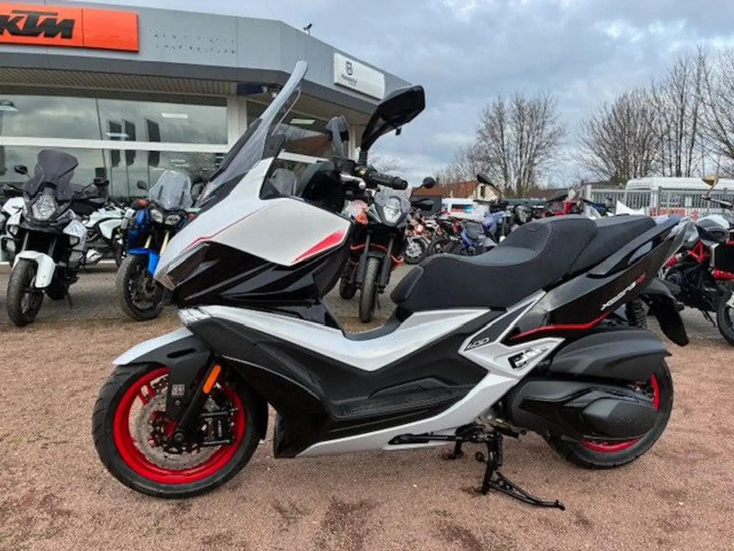 Kymco Xciting 400i VS Blanco - 1