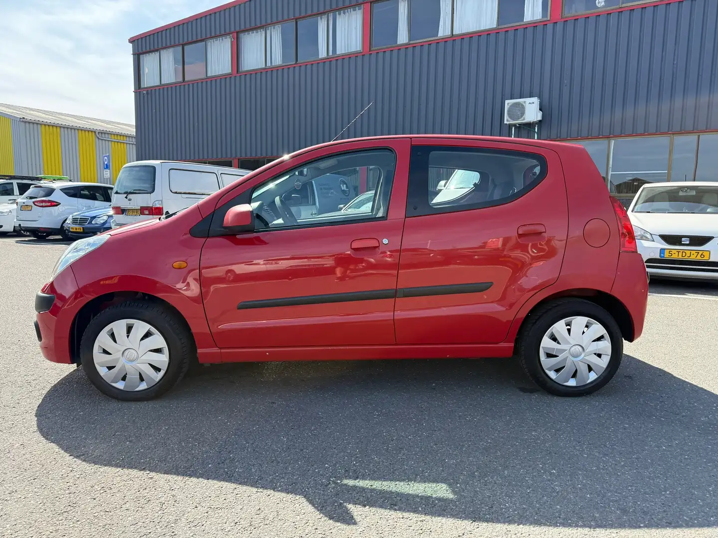Nissan Pixo 1.0 Acenta // AIRCO / ELEKTRISCHE RAMEN / RADIO/CD Rouge - 2