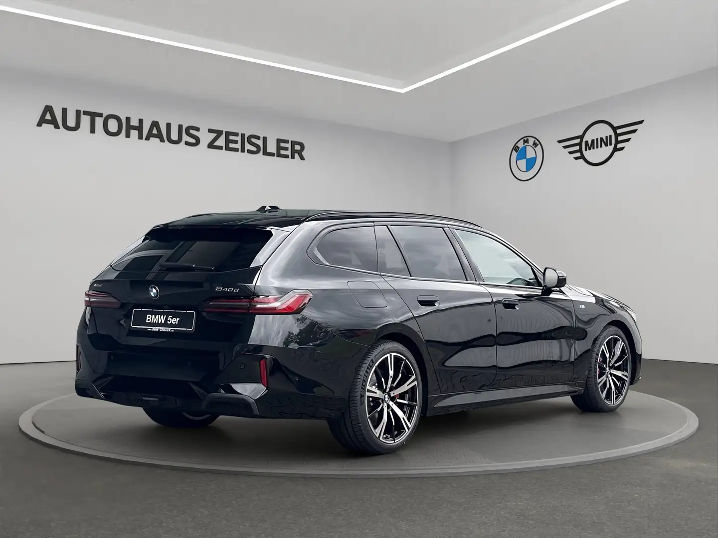 BMW 540 d xDrive Tour. M Sport Pro 20"LM AHK Glasdach Schwarz - 2