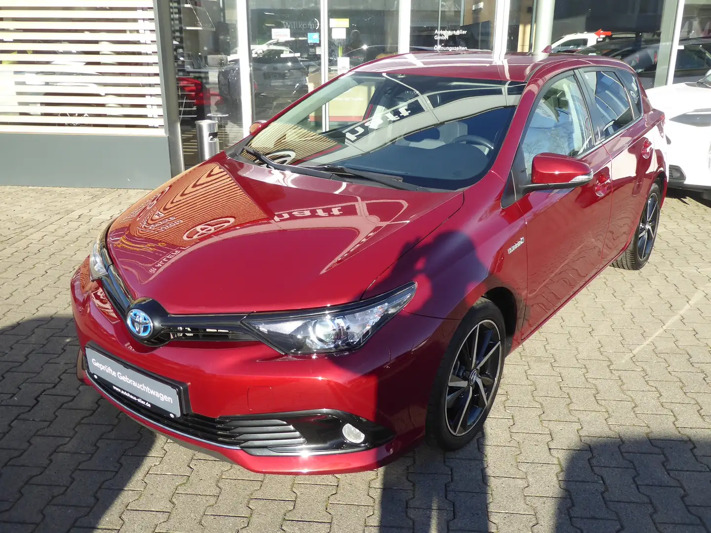 Toyota Auris Hybrid Team D 5-Türer Rood - 1