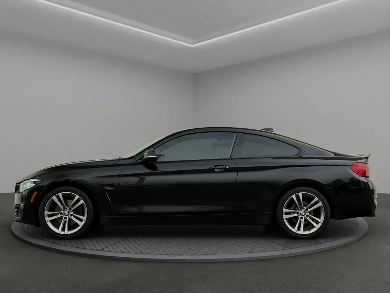 BMW 4 Series снимка BMW 4 Series