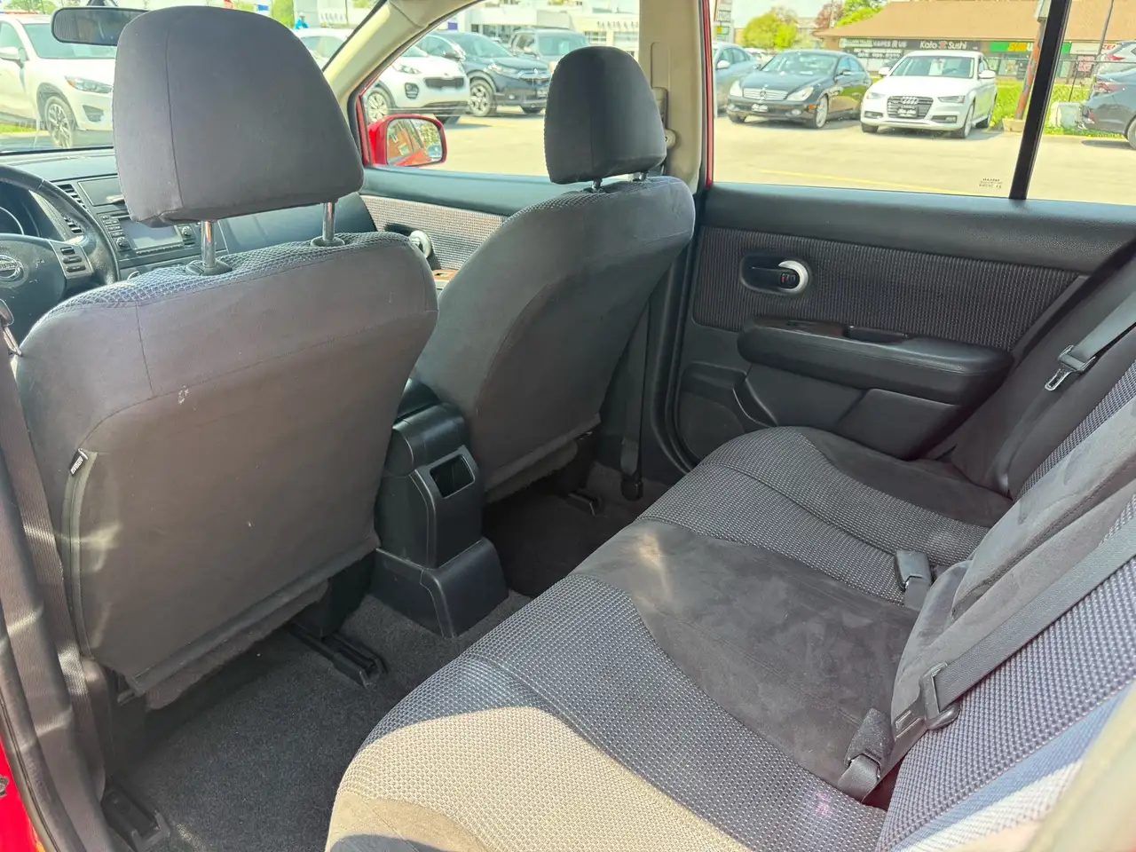Nissan Versa fotografie Nissan Versa
