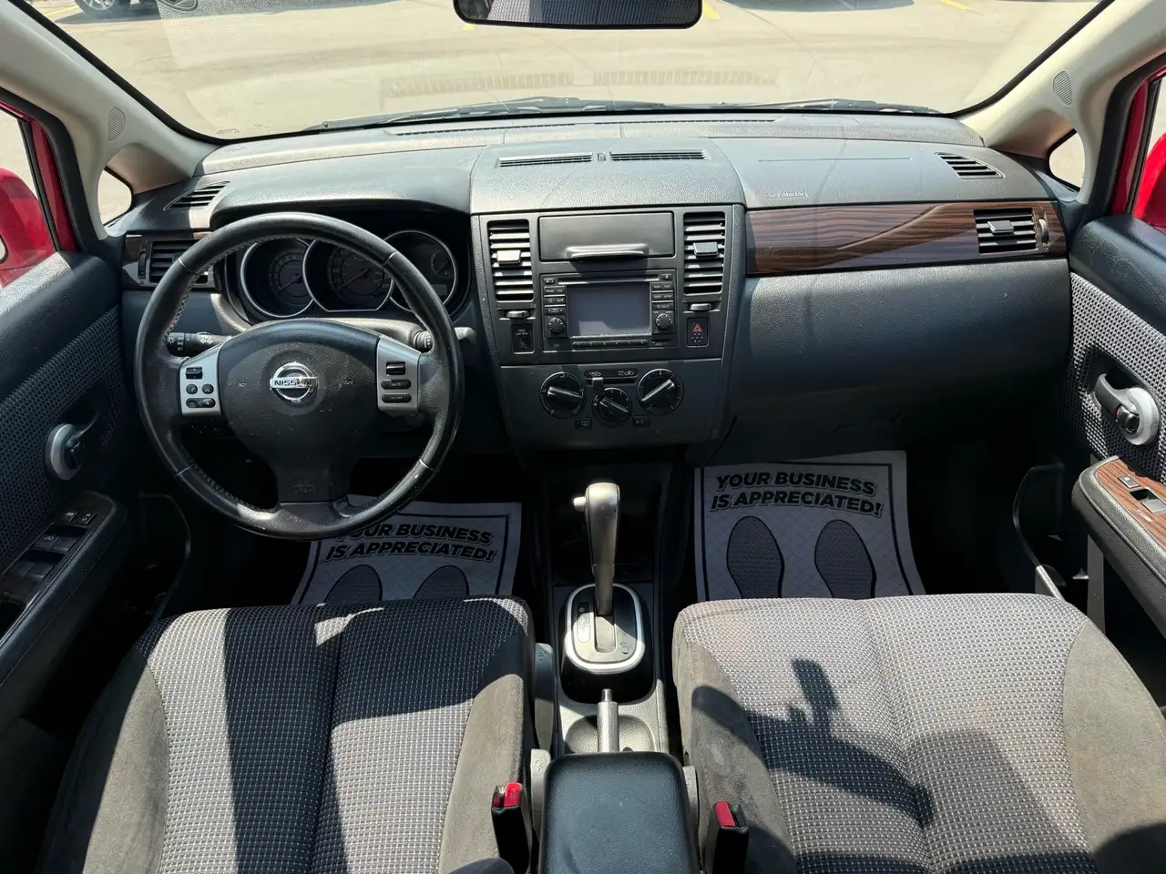 Nissan Versa fotografie Nissan Versa