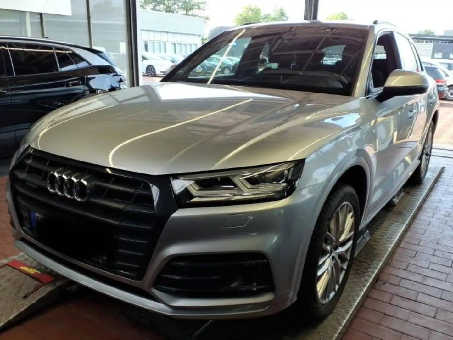 Audi Q5 2.0 TFSI quattro S-tronic sport S-Line Selection Silber - 2