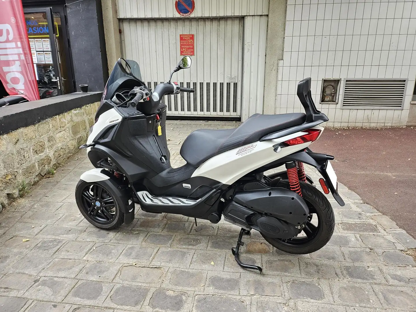 Piaggio MP3 300 Blanc - 2