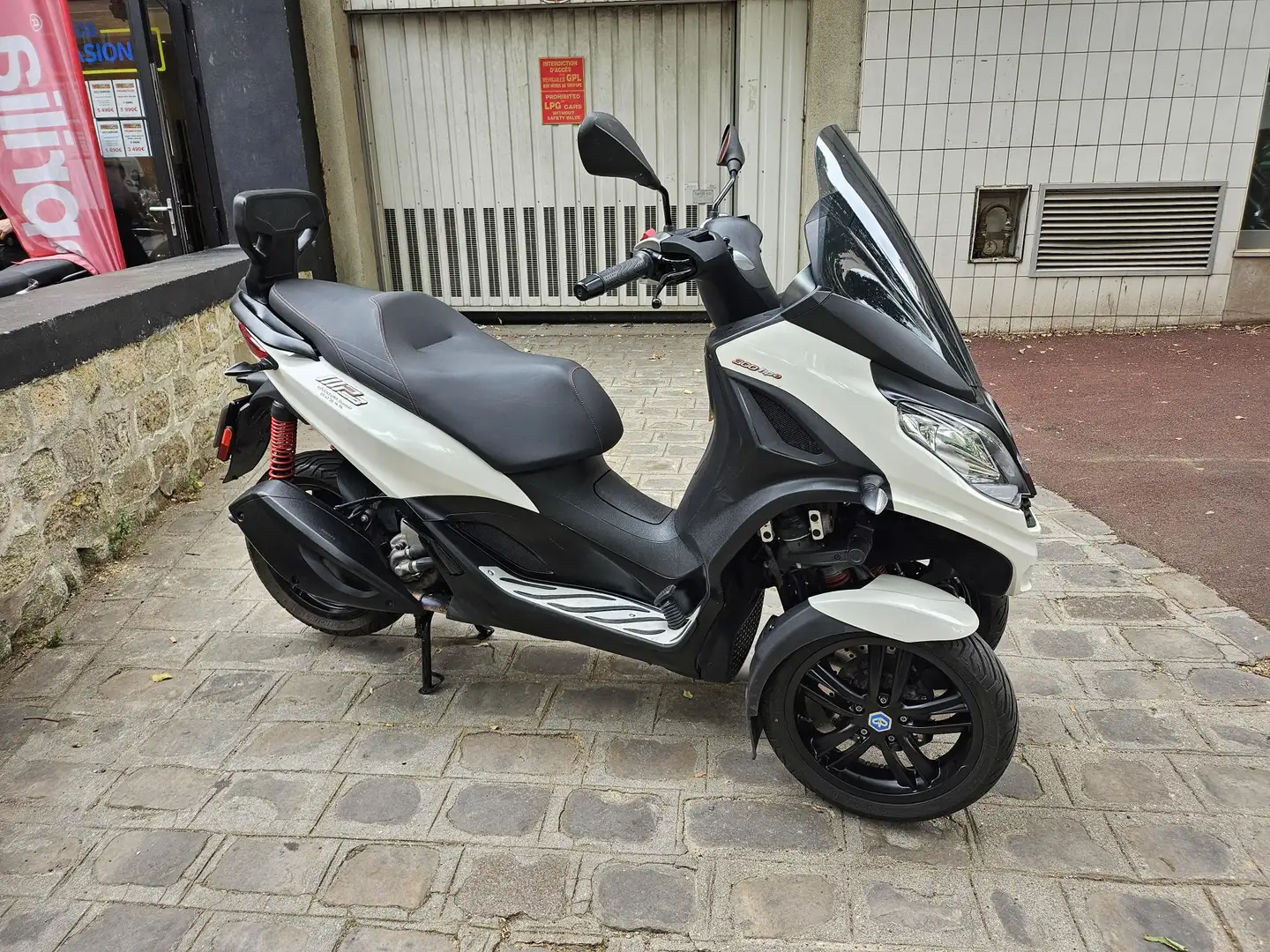 Piaggio MP3 300 Blanc - 1